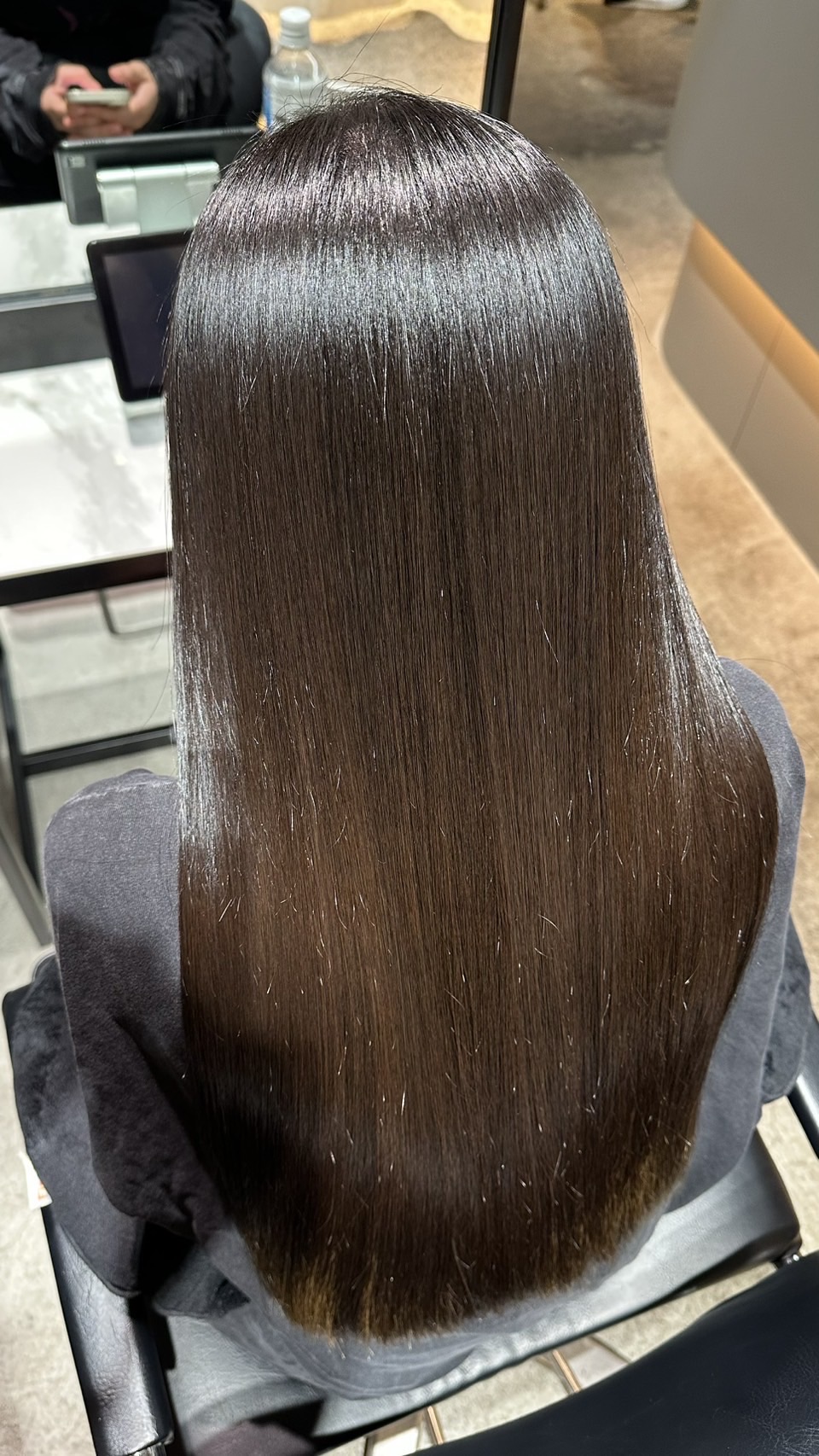 施術後：鏡面のような艶ストレート